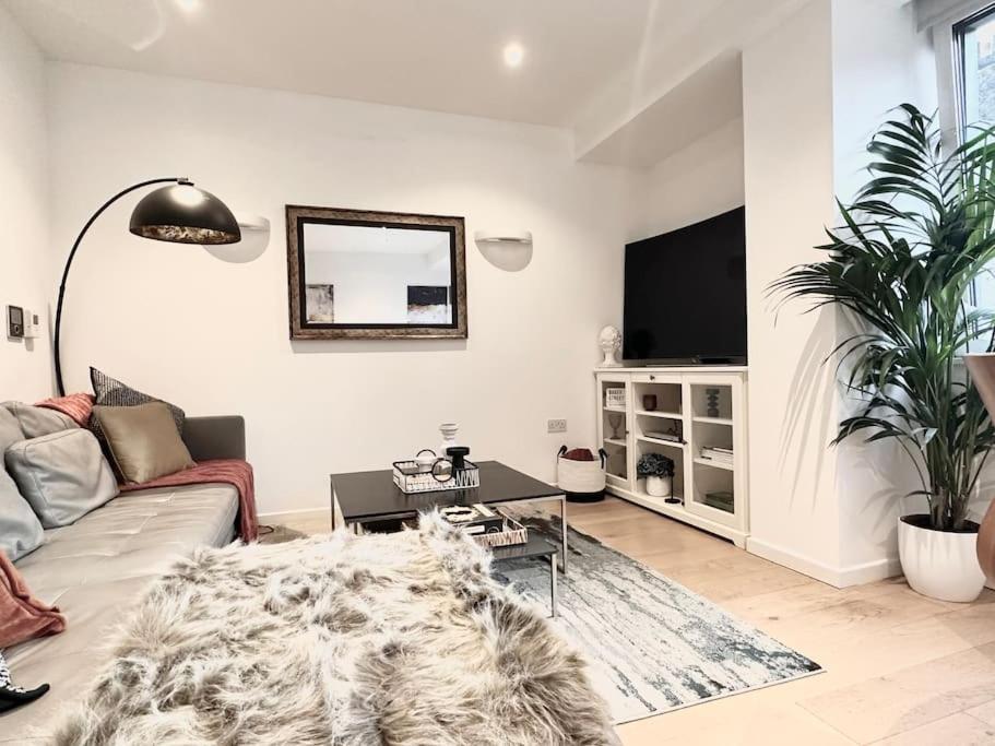 Apartament Modern 2 Bedroom In Central *